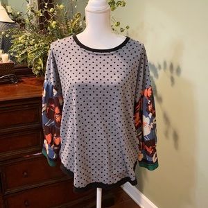 Ivy Jane top. Size L